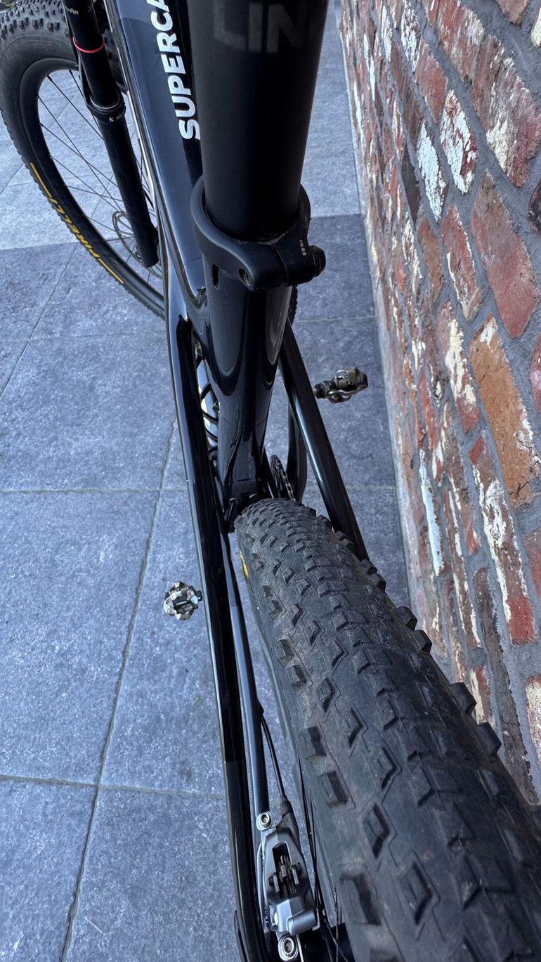 Used Trek Supercaliber 9.8 GX AXS 2023 2023 Mountainbike, Negro — image 5 of 6