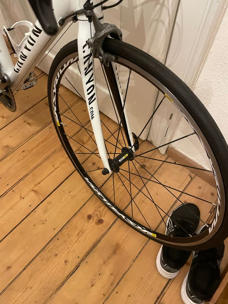 Used Canyon Ultimate CF SL 8 2022 2022 Road & Gravel — image 8 of 10