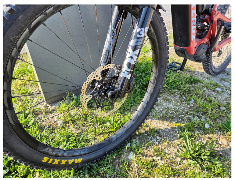 Used Santa Cruz HECKLER S 29 / Carbon C 2024 2024 Mountainbike, Red, 29, 27.5 — image 2 of 4