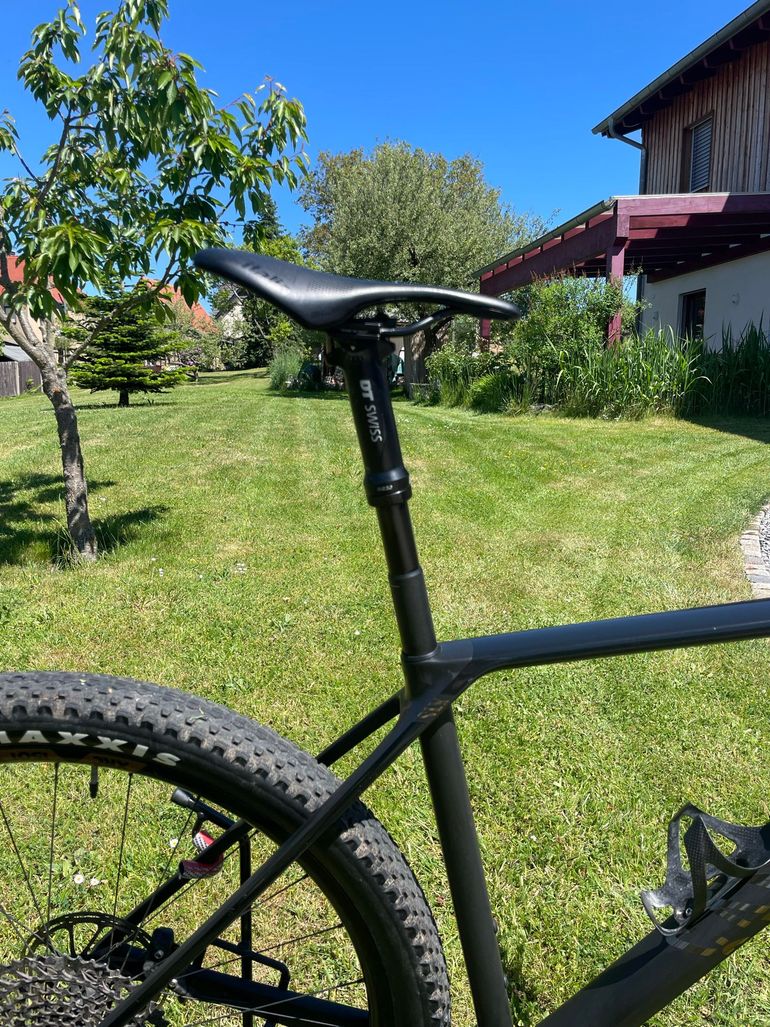 Used Canyon Exceed CF SLX 9 2022 2022 Mountainbike, Negro — image 4 of 5