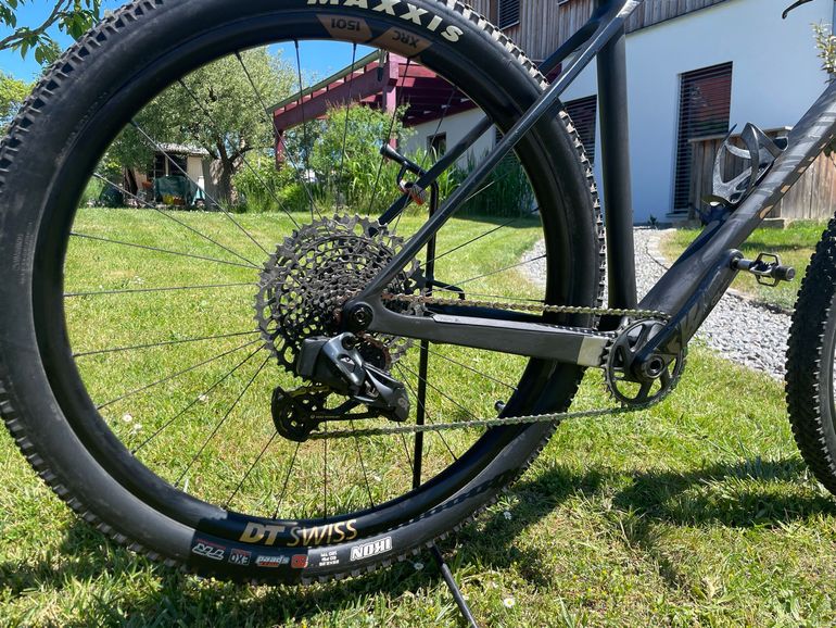 Used Canyon Exceed CF SLX 9 2022 2022 Mountainbike, Negro — image 2 of 5