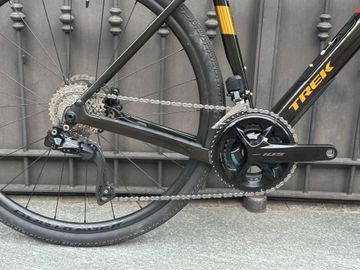 Used Trek Checkpoint Shimano 105 Di2 2024 Road & Gravel, Red — image 3 of 12