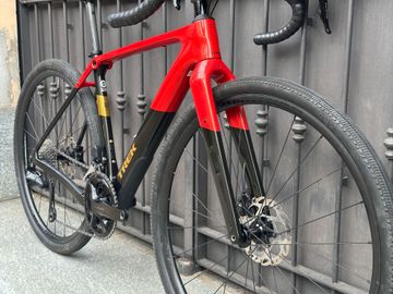 Used Trek Checkpoint Shimano 105 Di2 2024 Road & Gravel, Red — image 9 of 12