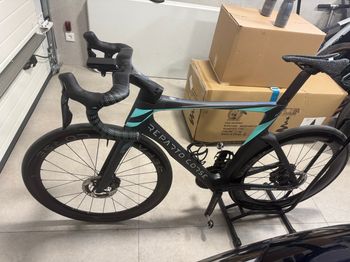 Used Bianchi Oltre RC Durace Di2 2024 2024 Road & Gravel, Black — image 4 of 9