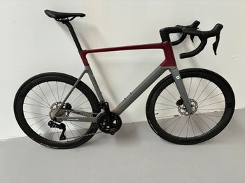 Used Focus IZALCO MAX 8.9 2024 2024 Road & Gravel, Light Gray — image 9 of 12