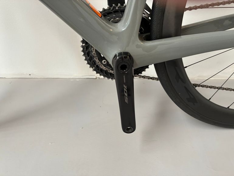 Used Focus IZALCO MAX 8.9 2024 2024 Road & Gravel, Light Gray — image 8 of 12
