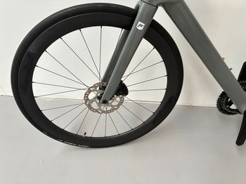 Used Focus IZALCO MAX 8.9 2024 2024 Road & Gravel, Light Gray — image 7 of 12