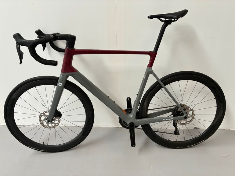 Used Focus IZALCO MAX 8.9 2024 2024 Road & Gravel, Light Gray — image 5 of 12