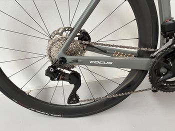 Used Focus IZALCO MAX 8.9 2024 2024 Road & Gravel, Light Gray — image 3 of 12