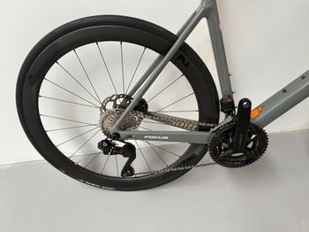 Used Focus IZALCO MAX 8.9 2024 2024 Road & Gravel, Light Gray — image 2 of 12