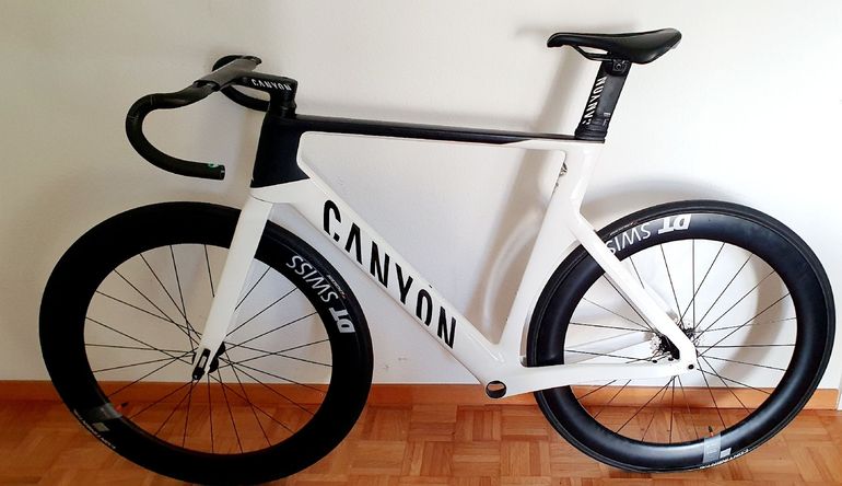 Used Canyon Aeroad CF SLX 8 Disc Di2 2022 Frameset 2022 Road & Gravel — image 1 of 4