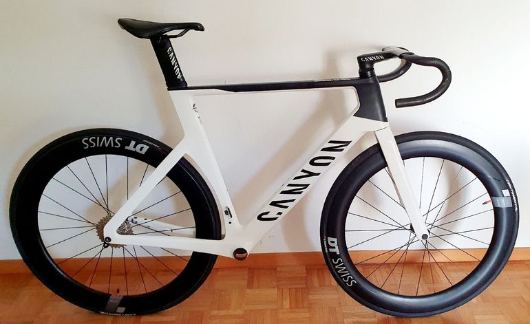 Used Canyon Aeroad CF SLX 8 Disc Di2 2022 Frameset 2022 Road & Gravel — image 2 of 4