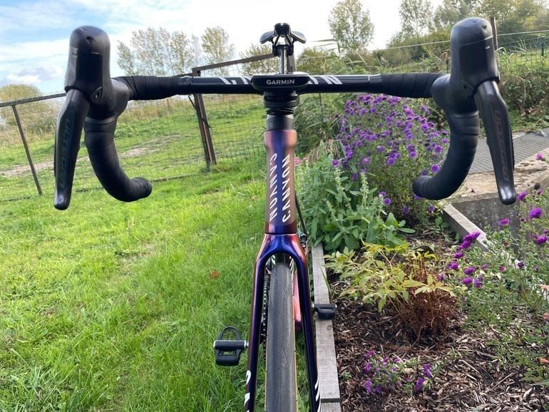 Used Canyon Aeroad CF SLX 8 Di2 2024 2024 Road & Gravel, Violett — image 4 of 12