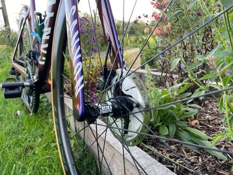 Used Canyon Aeroad CF SLX 8 Di2 2024 2024 Road & Gravel, Violett — image 5 of 12