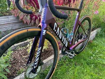 Used Canyon Aeroad CF SLX 8 Di2 2024 2024 Road & Gravel, Violett — image 6 of 12