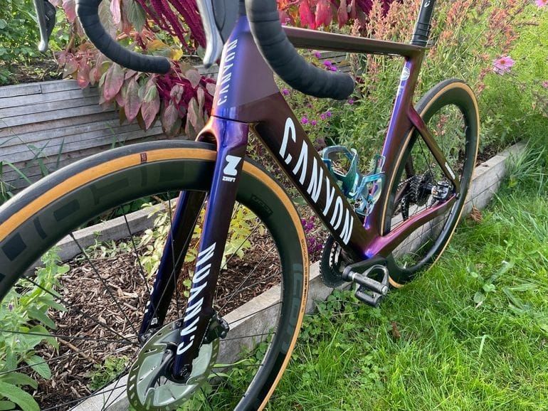 Used Canyon Aeroad CF SLX 8 Di2 2024 2024 Road & Gravel, Violett — image 6 of 12