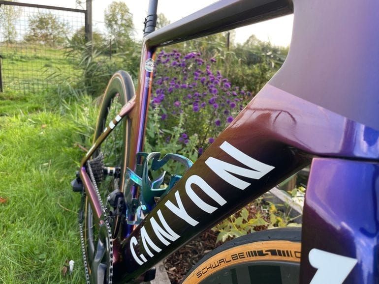 Used Canyon Aeroad CF SLX 8 Di2 2024 2024 Road & Gravel, Violett — image 12 of 12