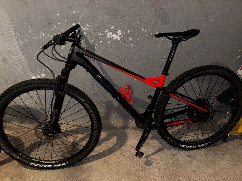 Used GT Zaskar Carbon Comp 2022 2022 Mountainbike, Black, 27.5 — image 1 of 3