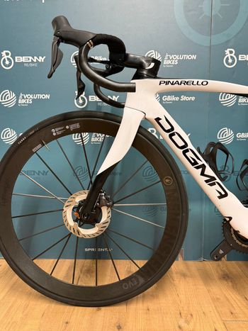 Pinarello Dogma F Disc Ultegra Di2 / Lightweight 2023 Road & Gravel de segunda mano, Blanco — imagen 14 de 14