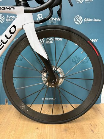 Pinarello Dogma F Disc Ultegra Di2 / Lightweight 2023 Road & Gravel de segunda mano, Blanco — imagen 7 de 14