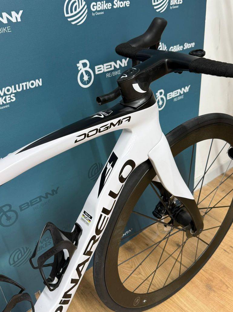 Pinarello Dogma F Disc Ultegra Di2 / Lightweight 2023 Road & Gravel de segunda mano, Blanco — imagen 9 de 14