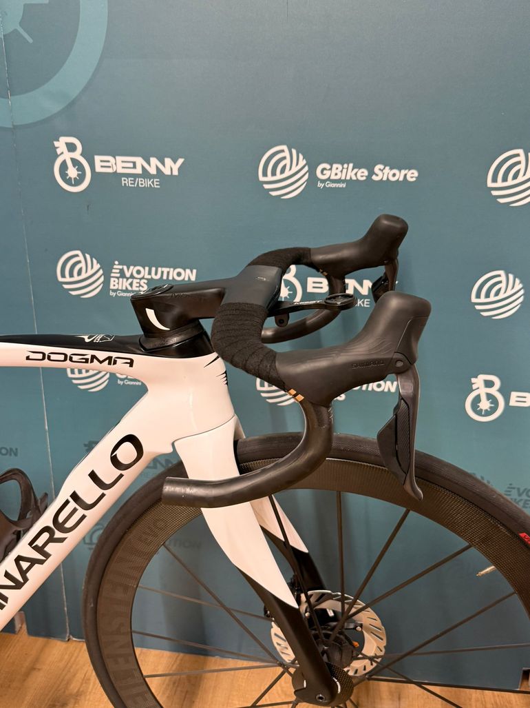 Pinarello Dogma F Disc Ultegra Di2 / Lightweight 2023 Road & Gravel de segunda mano, Blanco — imagen 5 de 14