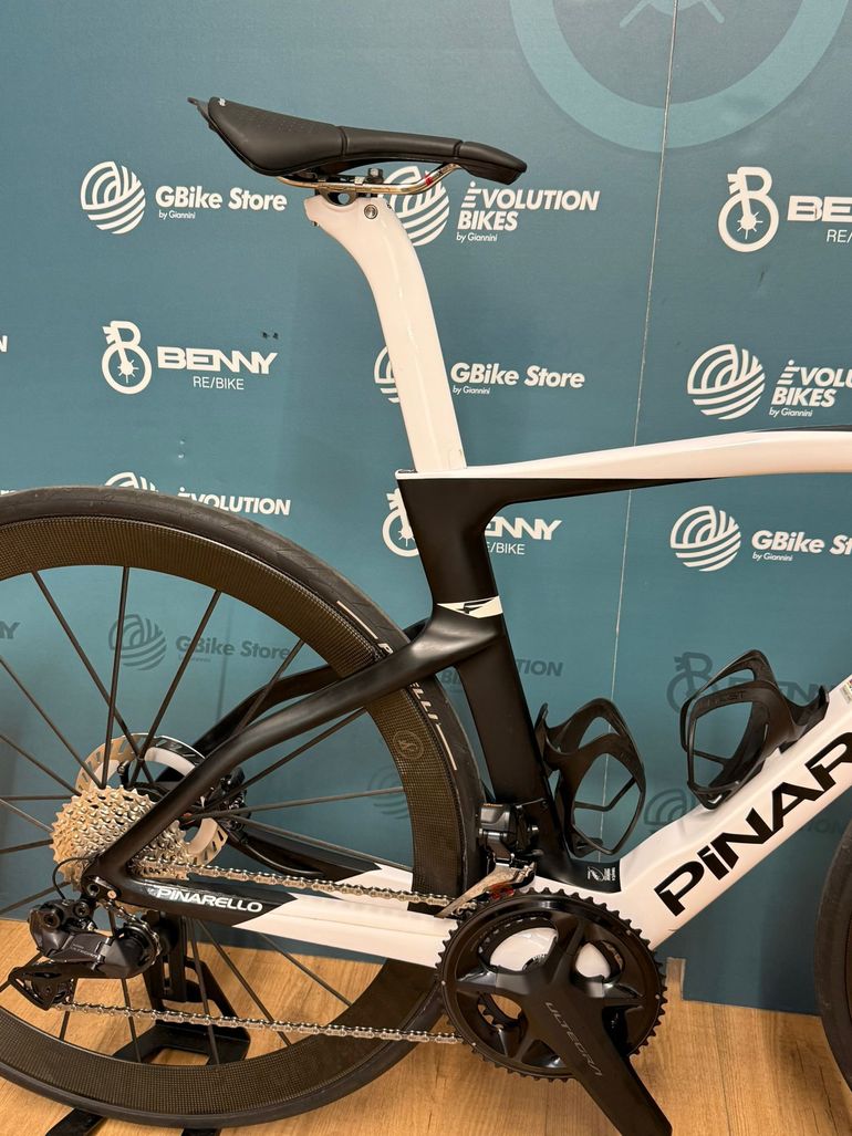 Pinarello Dogma F Disc Ultegra Di2 / Lightweight 2023 Road & Gravel de segunda mano, Blanco — imagen 8 de 14