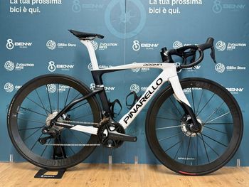 Brugt Pinarello Dogma F Disc Ultegra Di2 / Lightweight 2023 Road & Gravel