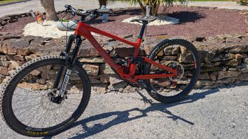 Used Specialized Enduro Comp 2022 2022 Mountainbike, Red — image 2 of 3