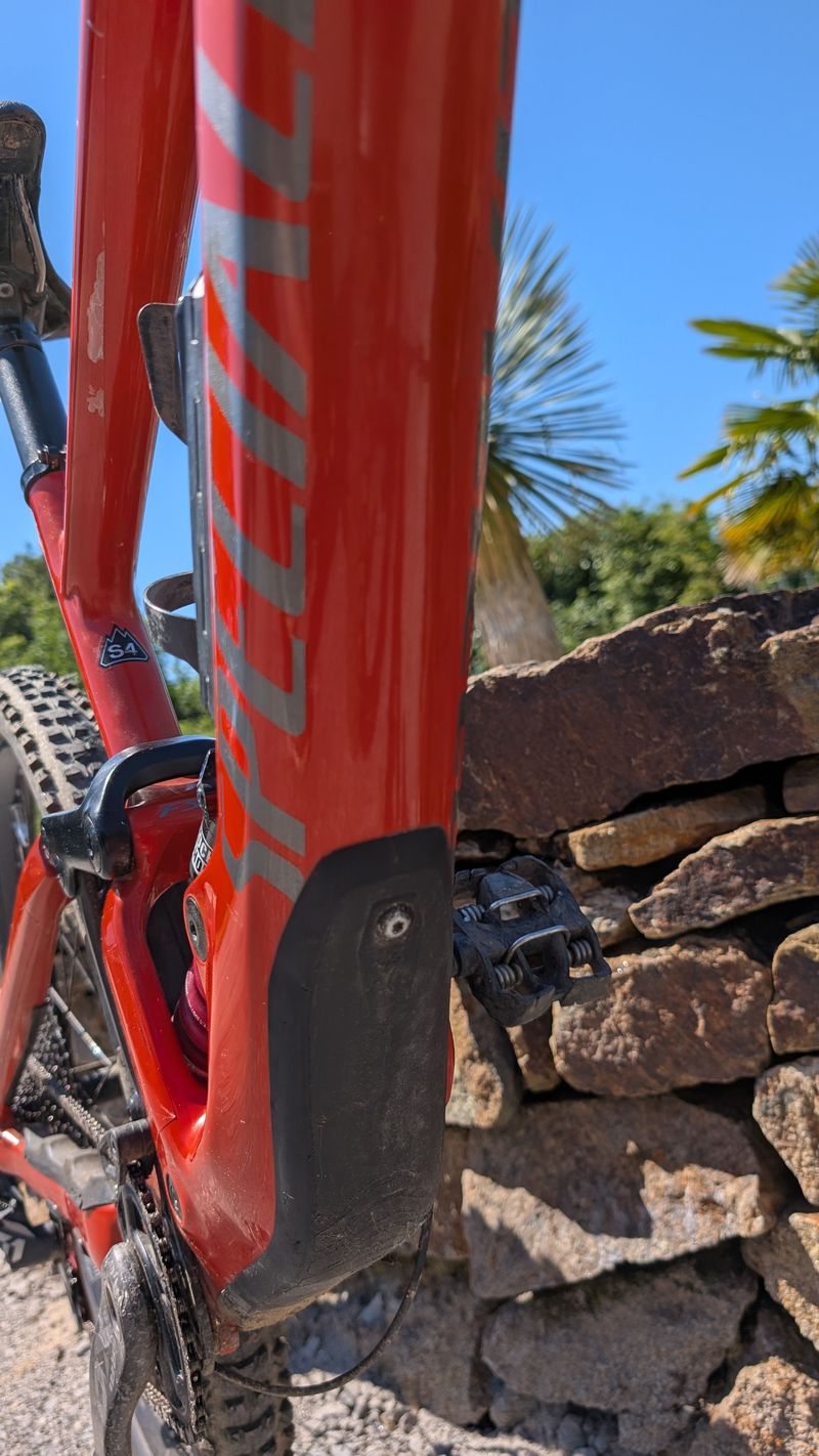 Used Specialized Enduro Comp 2022 2022 Mountainbike, Red — image 3 of 3