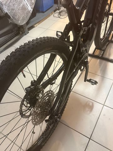 Used Whistle Custom Shimano Deore XT 2024 Mountainbike, Black, 29 — image 9 of 13