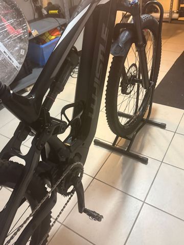 Used Whistle Custom Shimano Deore XT 2024 Mountainbike, Black, 29 — image 8 of 13