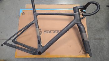 Used Scott Addict Gravel 40 2024 Frameset 2024 Road & Gravel — image 2 of 5