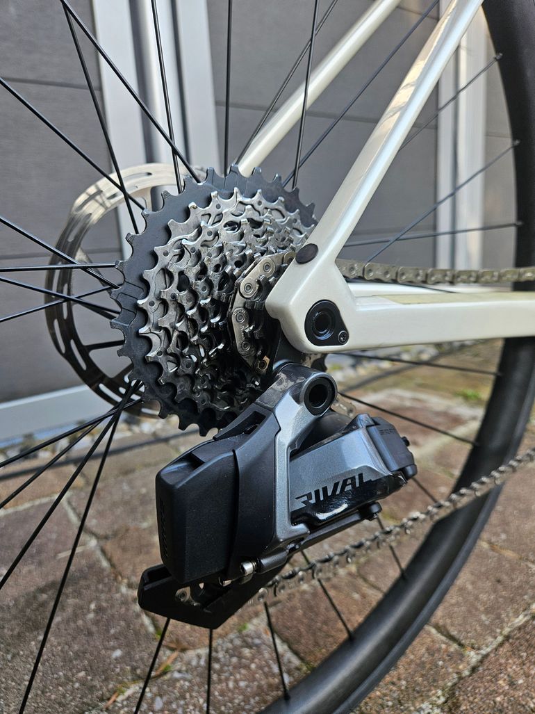 Used BMC One 2022 Road & Gravel, White — image 11 of 12