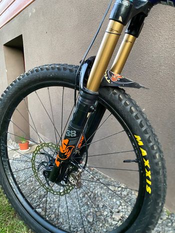 Used Trek Slash 8 Gen 5 2023 2023 Mountainbike — image 10 of 12