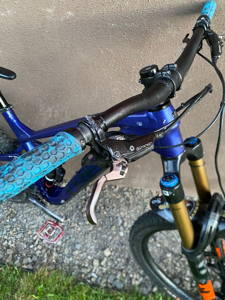 Used Trek Slash 8 Gen 5 2023 2023 Mountainbike — image 4 of 12