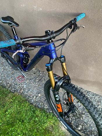 Used Trek Slash 8 Gen 5 2023 2023 Mountainbike — image 2 of 12