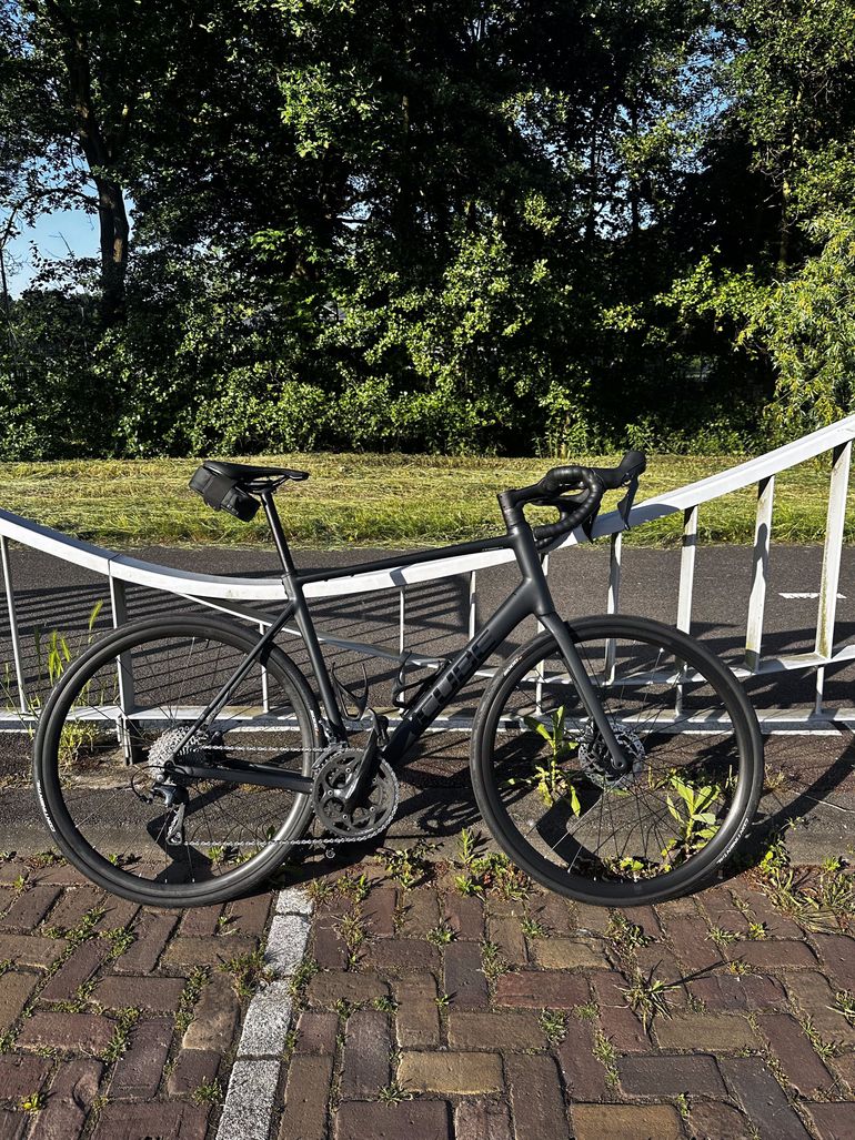 Used CUBE ATTAIN, RACE 2025 2025 Road & Gravel — image 1 of 8