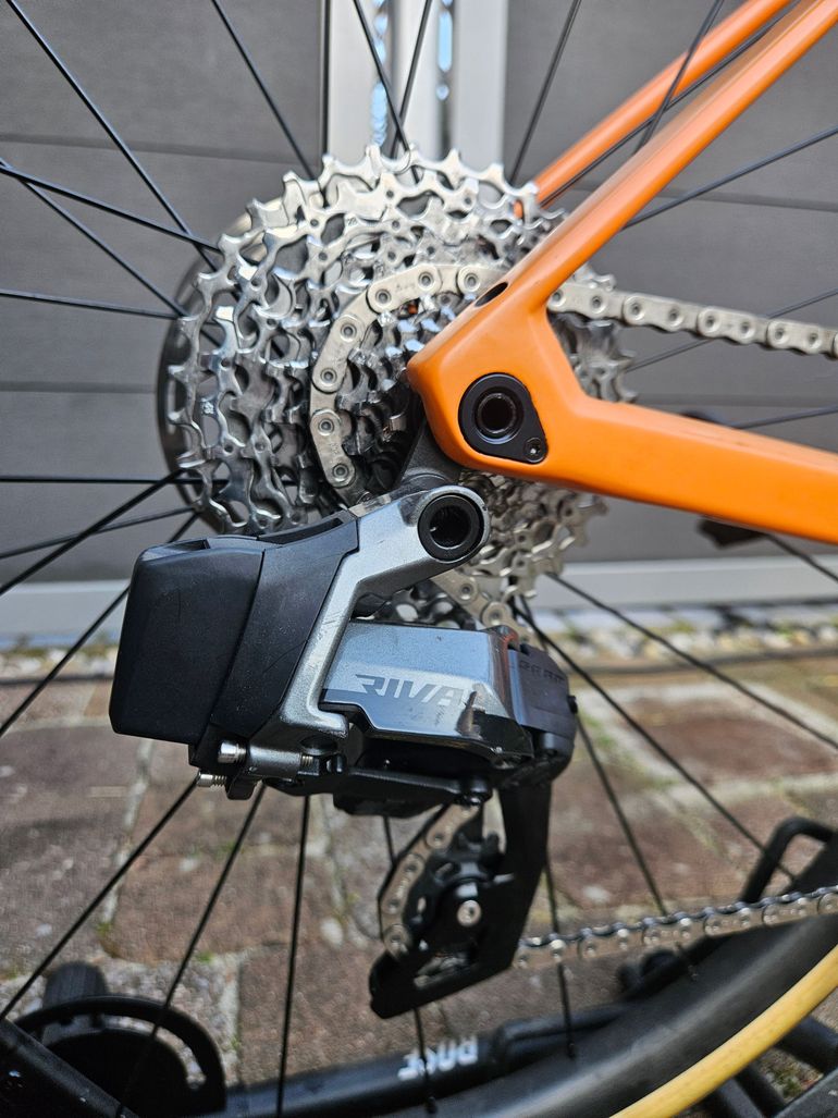 Used BMC Roadmachine X TWO 2022 2022 Road & Gravel, Orange — image 5 of 7