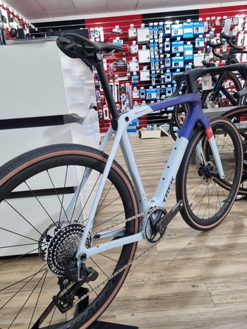 Used Trek Checkmate SLR 8 AXS 2025 2025 Road & Gravel, Weiß — image 3 of 3