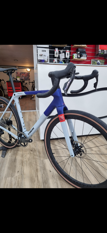 Used Trek Checkmate SLR 8 AXS 2025 2025 Road & Gravel, Weiß — image 2 of 3