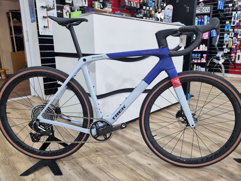 Used Trek Checkmate SLR 8 AXS 2025 2025 Road & Gravel, Weiß — image 1 of 3
