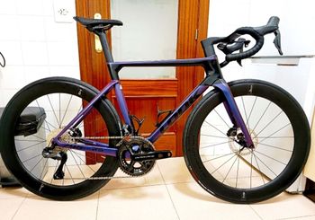 Used LOOK 795 BLADE RS MODELO COFIDIS TOPE GAMA LOOK 795 BLADE RS MODELO COFIDIS TOPE GAMA Custom Shimano Ultegra Di2 2025 Road & Gravel, Violett — image 1 of 14