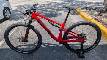 Used BMC Fourstroke 01 THREE 2026 2026 Mountainbike, Red, 29 — image 2 of 5
