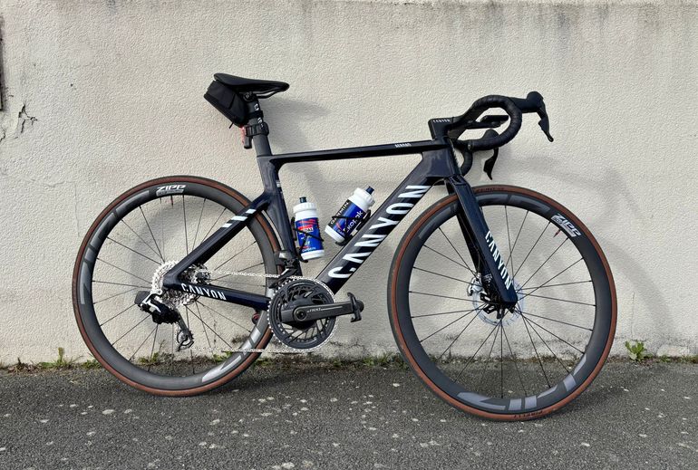 Used Canyon Aeroad CFR AXS 2025 2025 Road & Gravel, Blau — image 2 of 3
