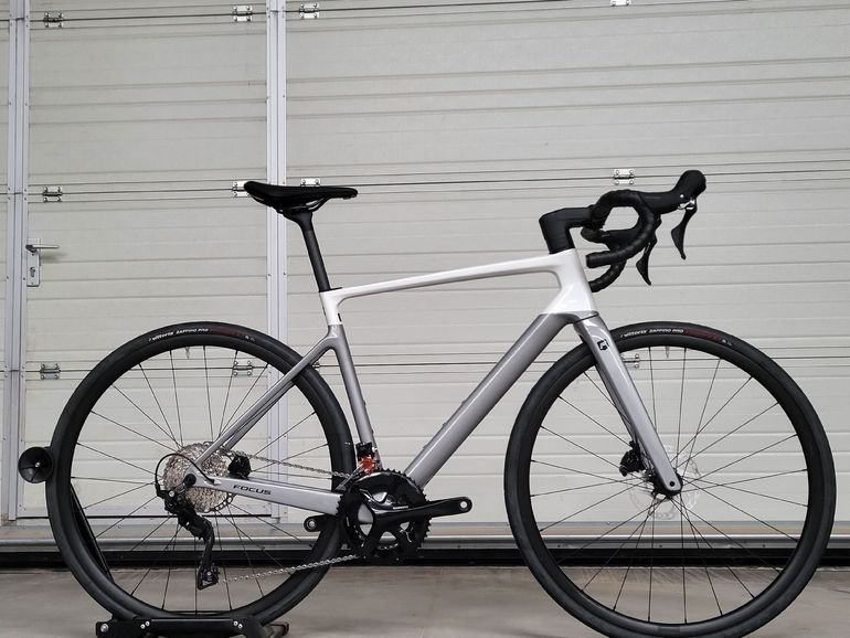 Used Focus PARALANE 8.7 2024 2024 Road & Gravel, Weiß — image 1 of 9