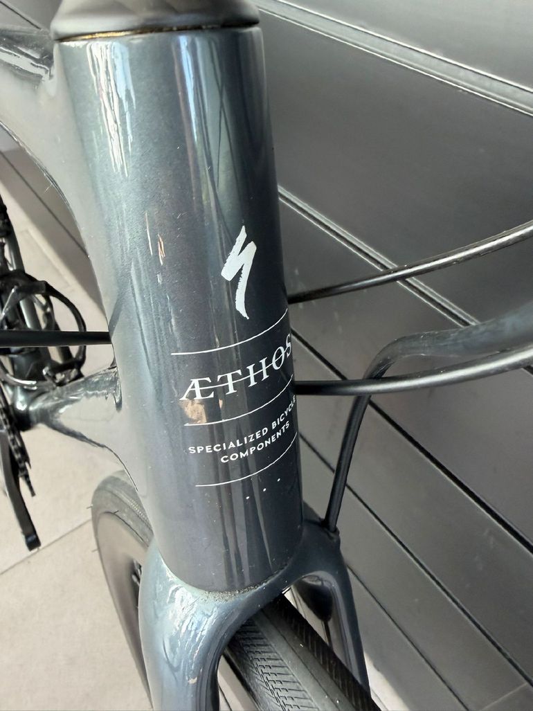 Used Specialized Aethos Sport - Shimano 105 2025 2025 Road & Gravel, Light Gray — image 2 of 4