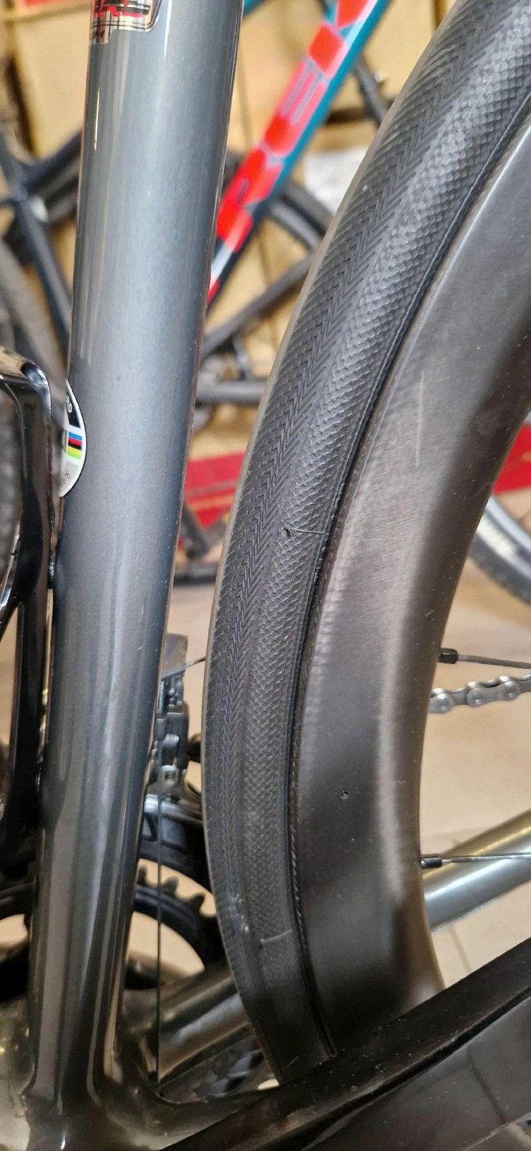 Used Specialized Aethos Sport - Shimano 105 2025 2025 Road & Gravel, Light Gray — image 14 of 27