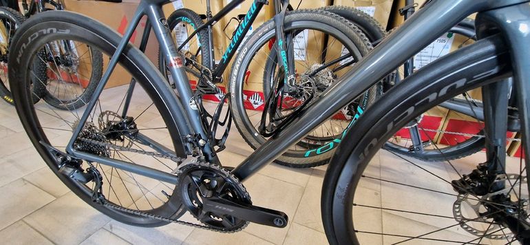 Used Specialized Aethos Sport - Shimano 105 2025 2025 Road & Gravel, Light Gray — image 8 of 27