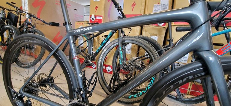 Used Specialized Aethos Sport - Shimano 105 2025 2025 Road & Gravel, Light Gray — image 9 of 27